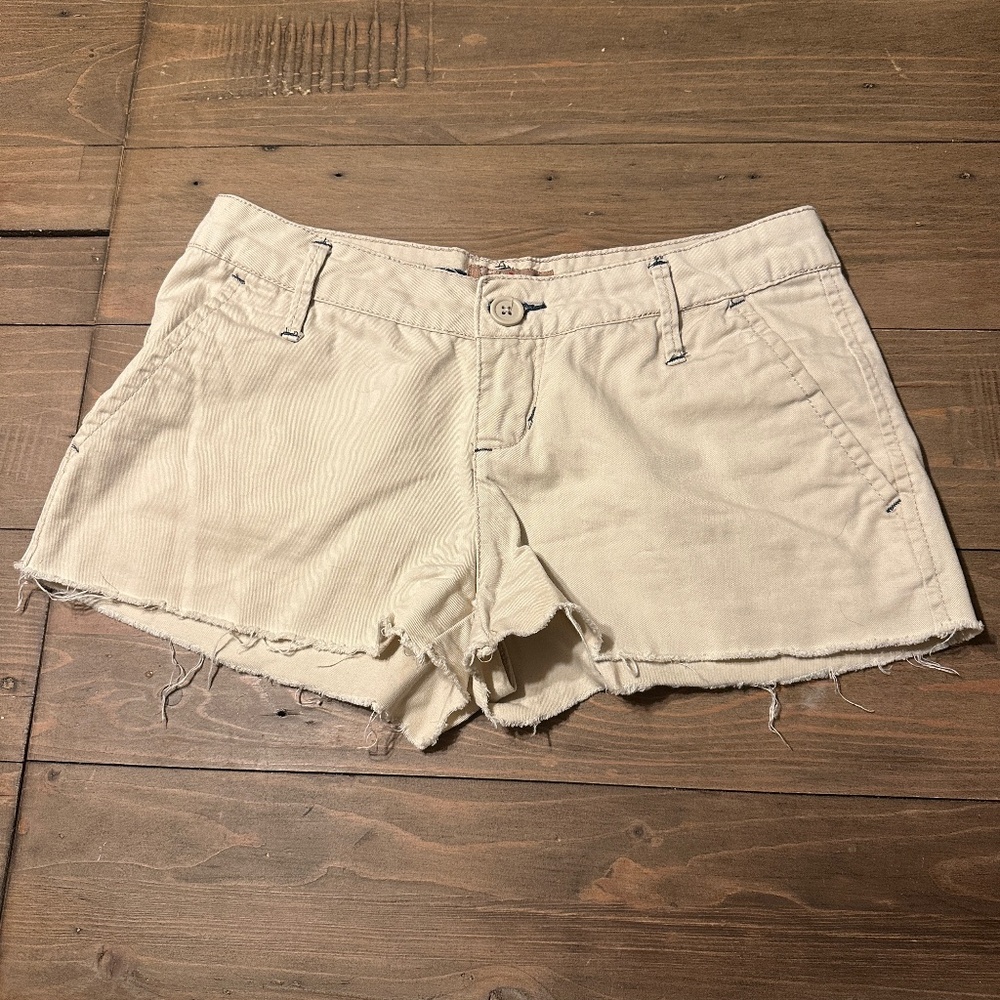! NOBO No Boundaries Y2K 2000s Low Rise Summer Preppy Cream Shorts Junior Size 3